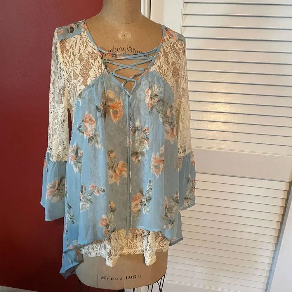 RYU | high low lace floral bohemian top bell sleeve NWT $59 L